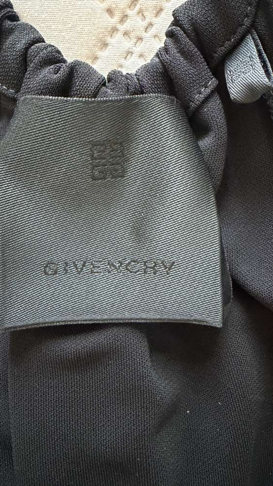 Givenchy šaty