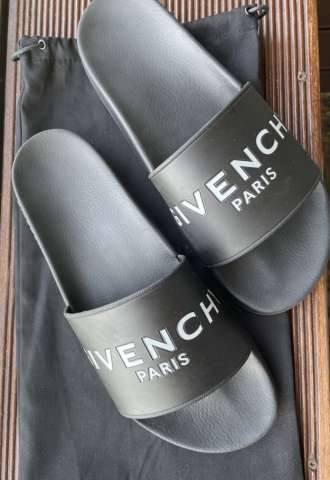 https://www.vipluxury.sk/Šlapky Givenchy