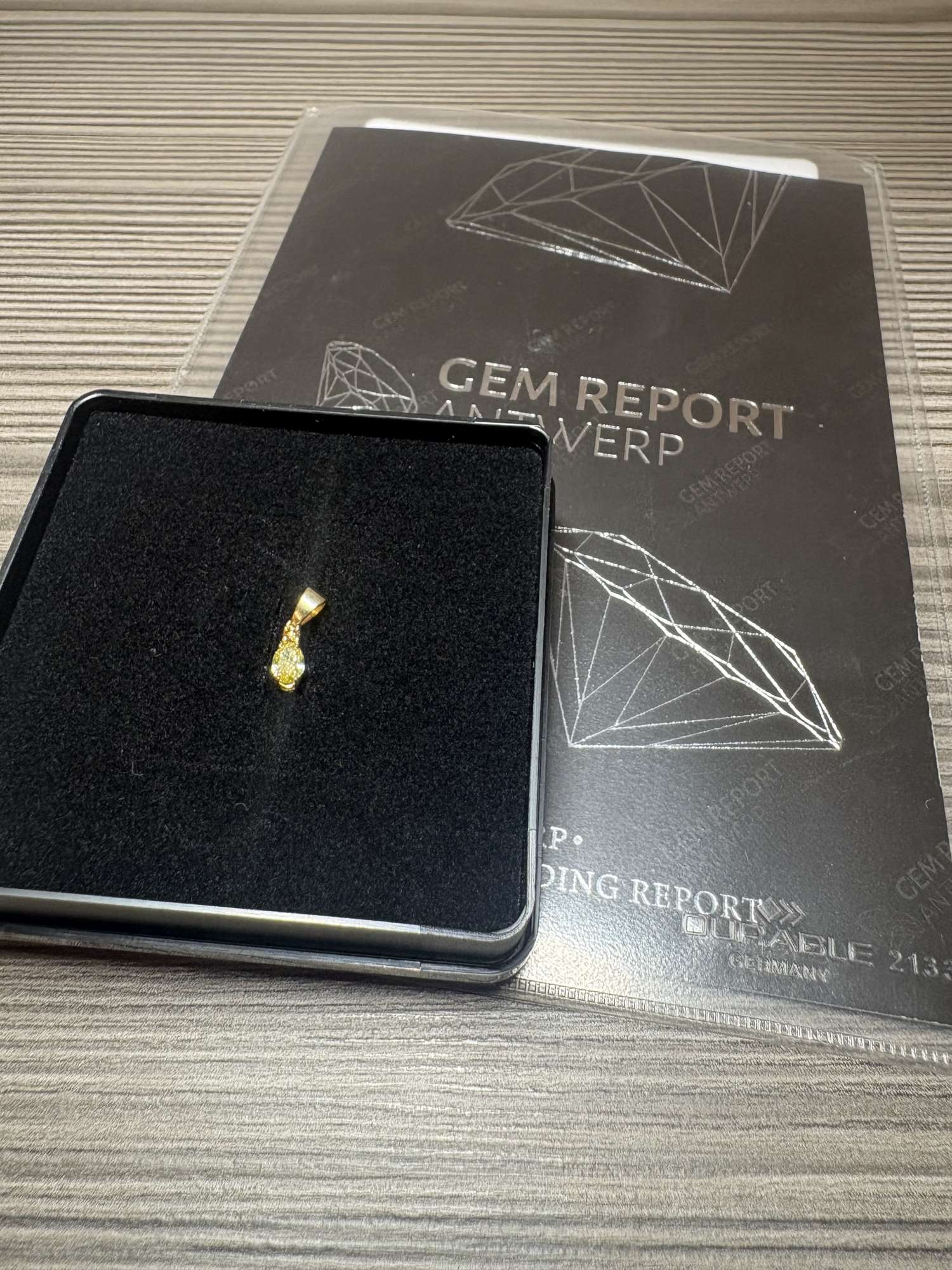Prívesok zo 14K zlata s prírodnými diamantmi – certifikát