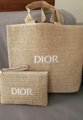 https://www.vipluxury.sk/Dior beauty taška a clutch