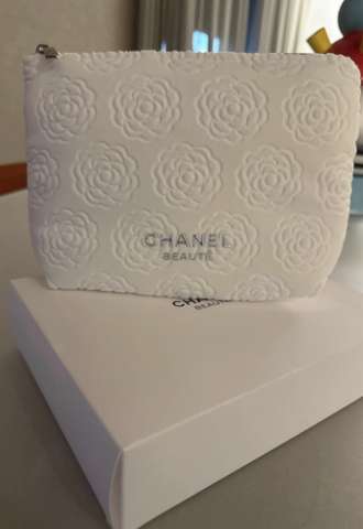 https://www.vipluxury.sk/Chanel kozmetická taška