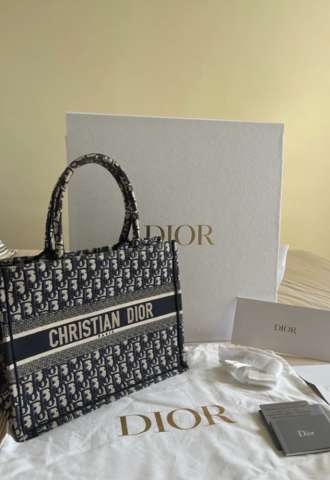 https://www.vipluxury.sk/Dior médium tote bag