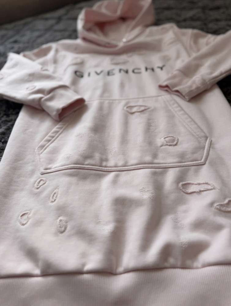 Givenchy šaty