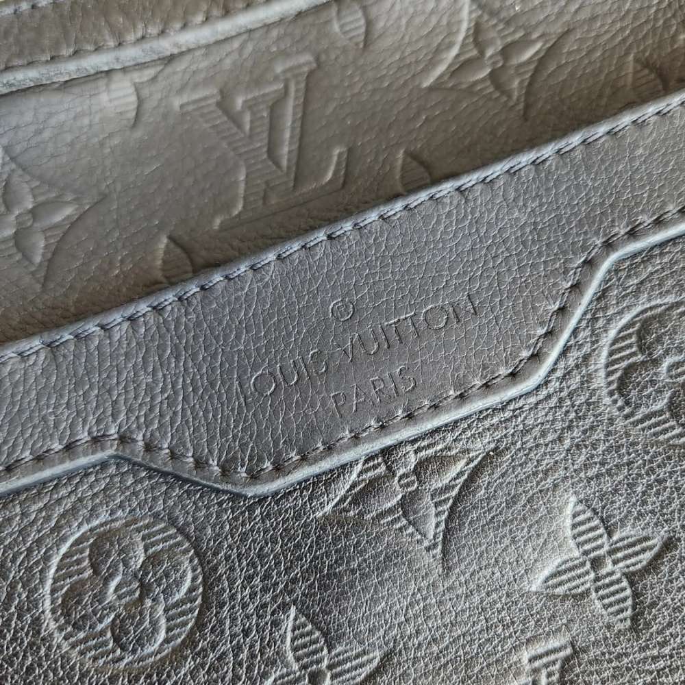 Louis Vuitton Messenger