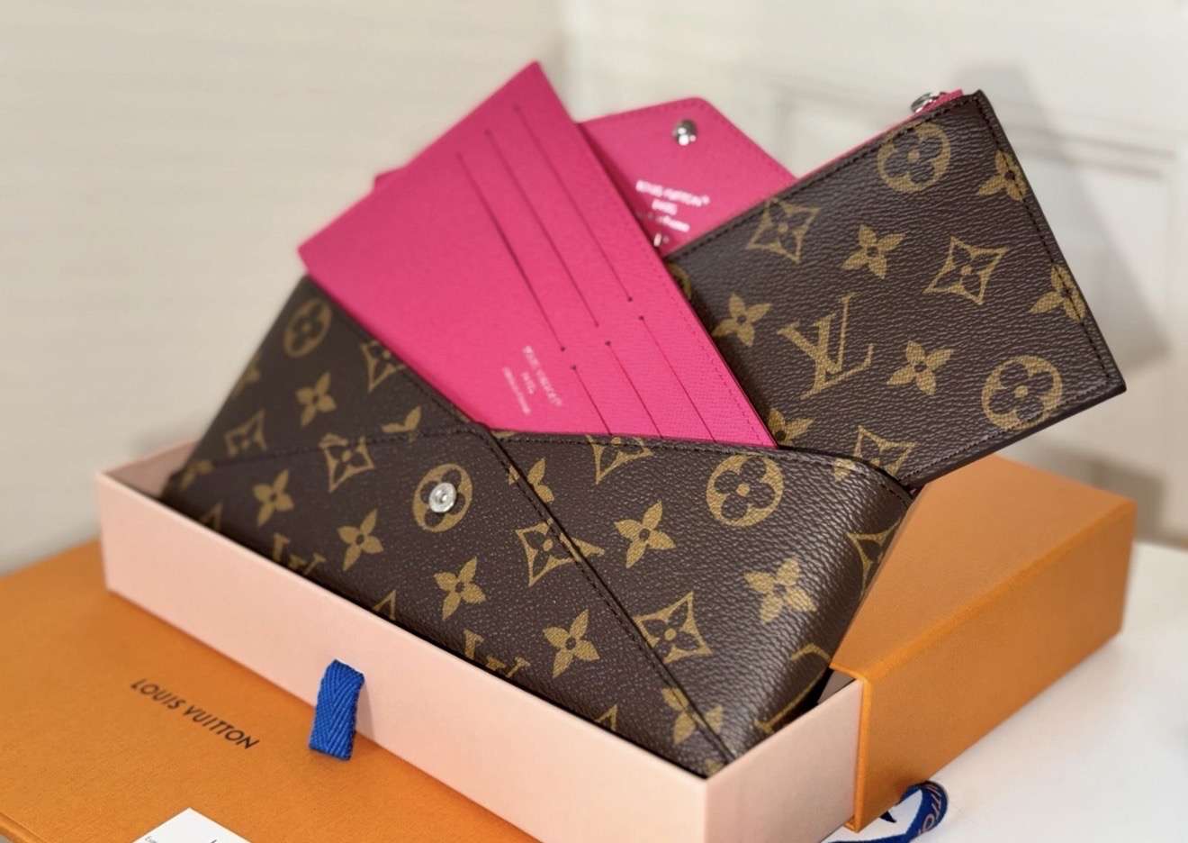 Louis Vuitton peňaženka/clutch