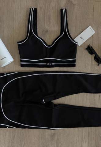 https://www.vipluxury.sk/Alo Yoga It Girl Workout Set