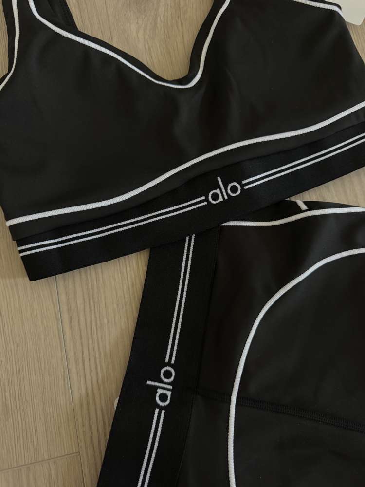 Alo Yoga It Girl Workout Set