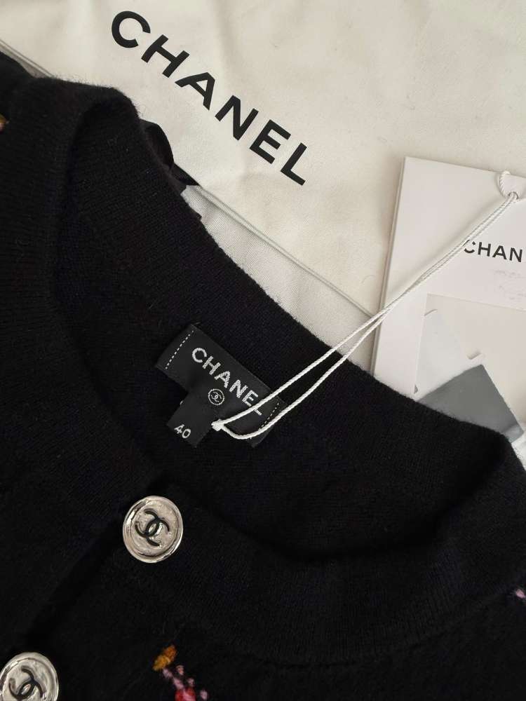 Chanel saty