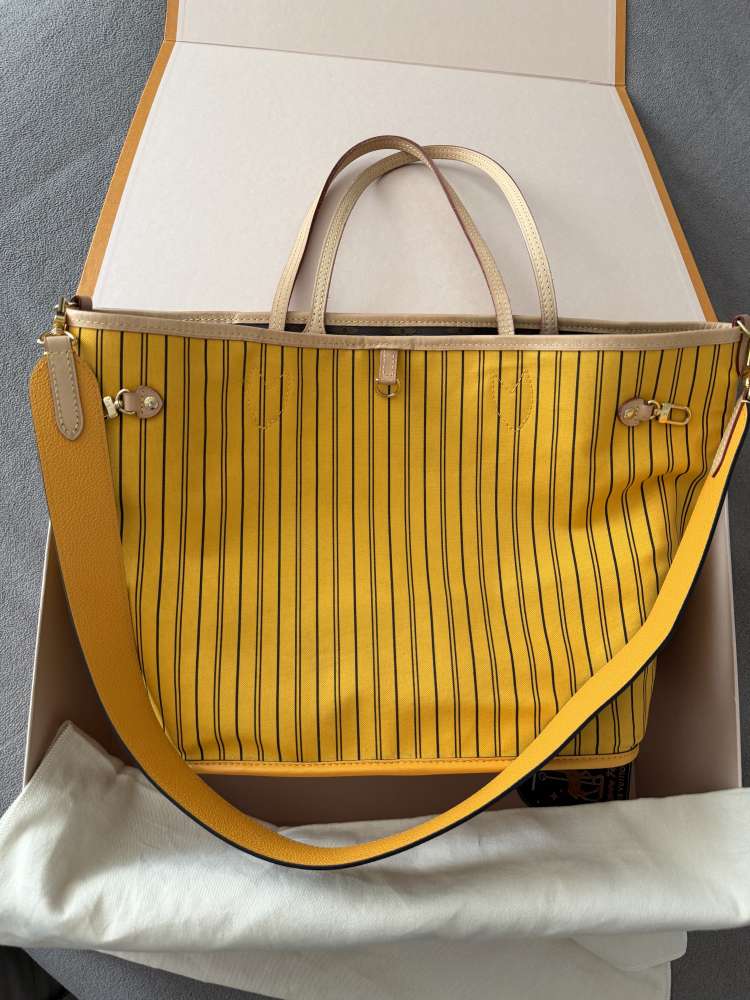 Louis Vuitton Neverfull MM Inside Out