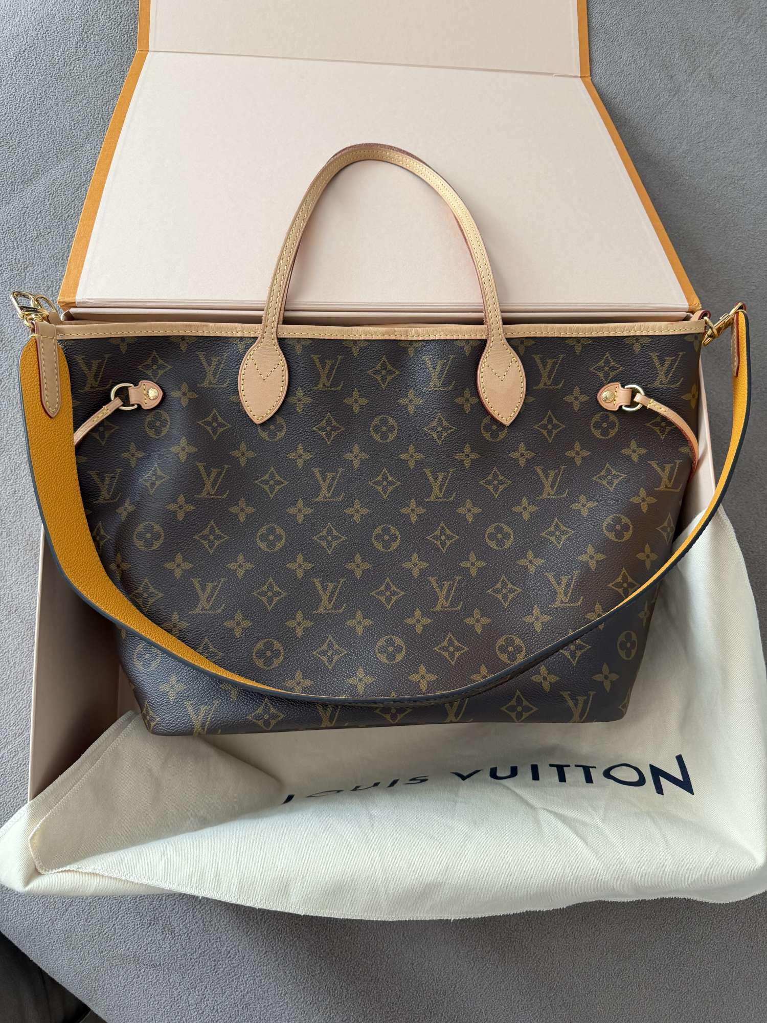 Louis Vuitton Neverfull MM Inside Out
