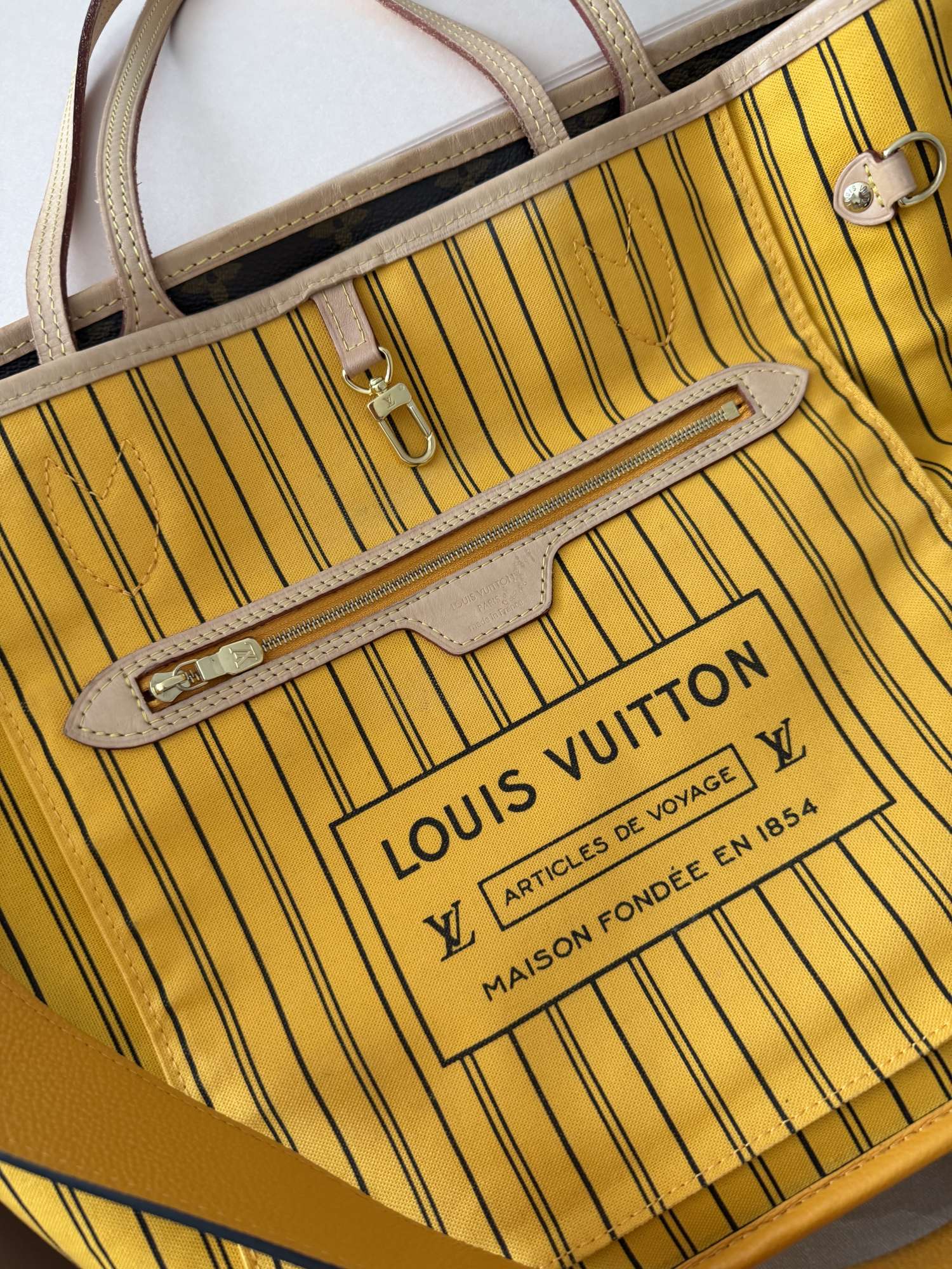 Louis Vuitton Neverfull MM Inside Out