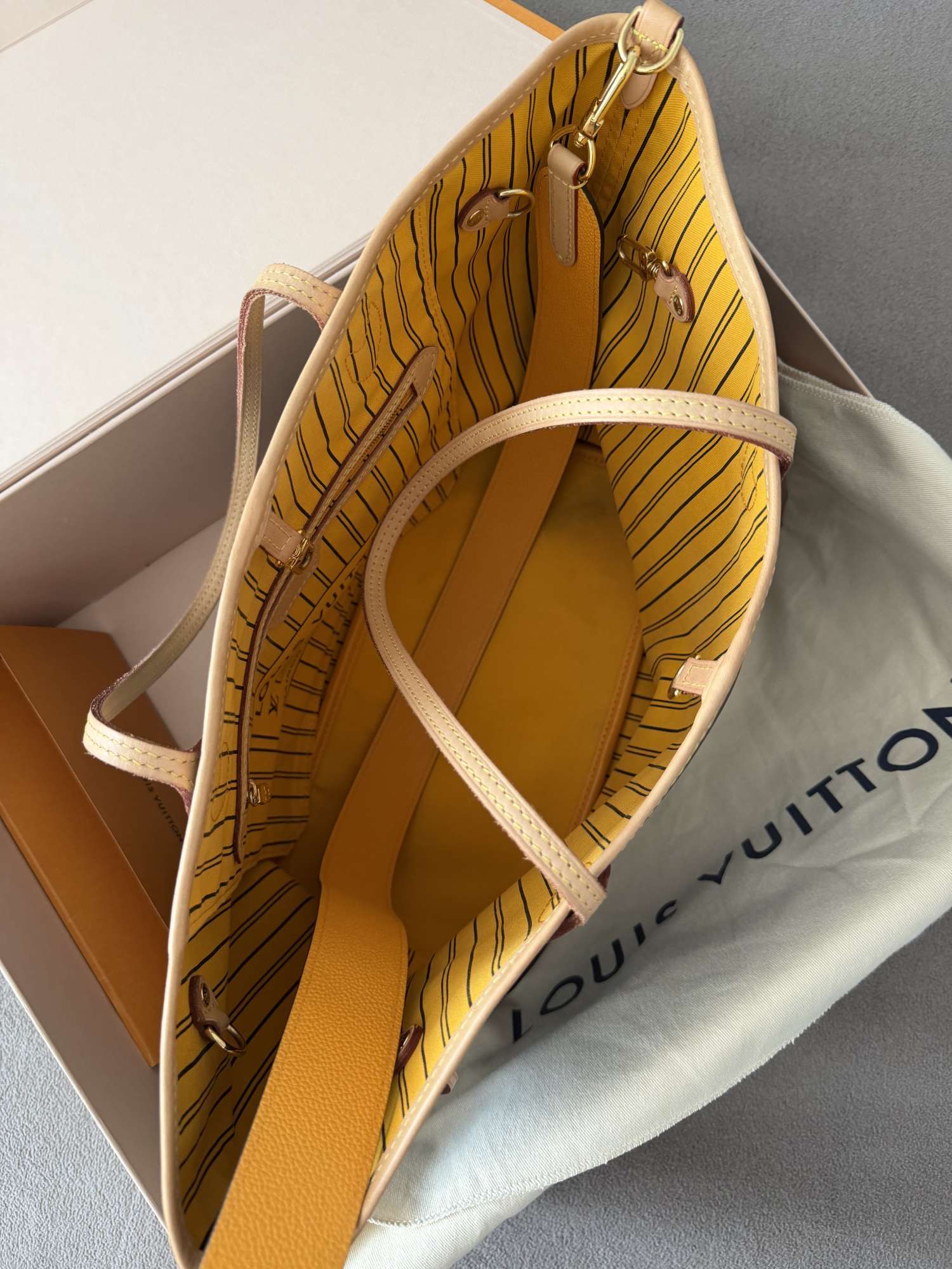 Louis Vuitton Neverfull MM Inside Out