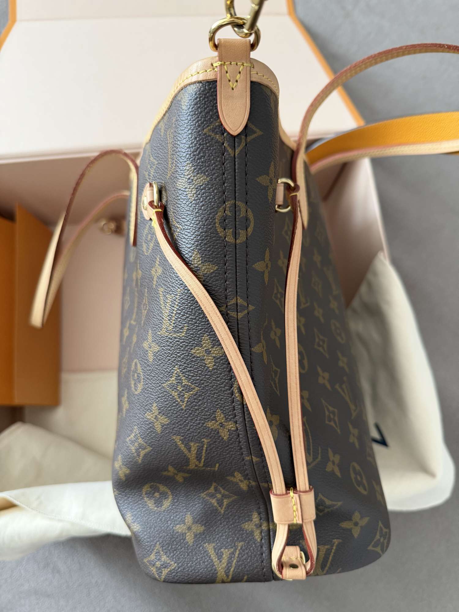 Louis Vuitton Neverfull MM Inside Out
