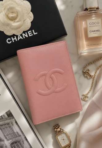 https://www.vipluxury.sk/Chanel Vintage obal ma pas
