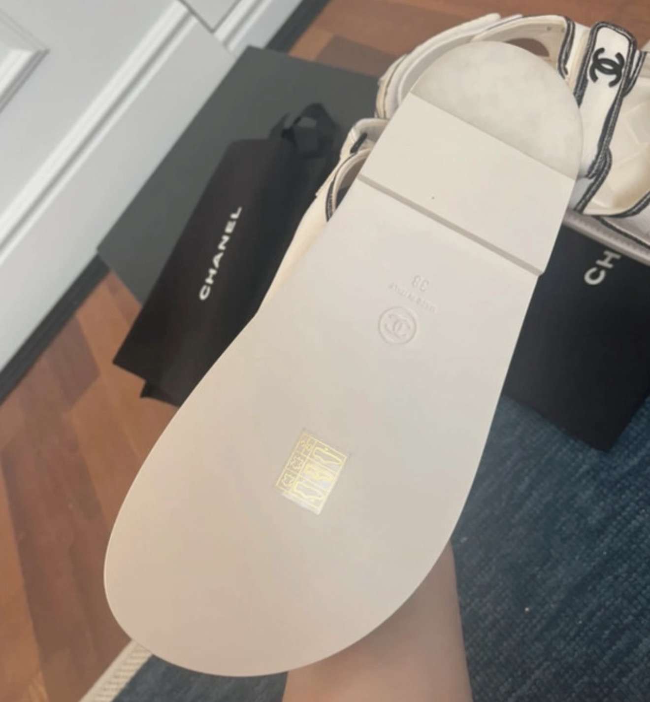 Chanel sandalky