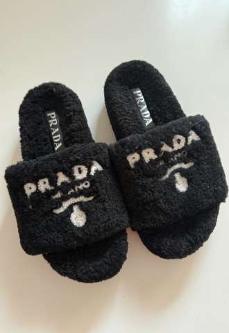 https://www.vipluxury.sk/Prada šľapky 37