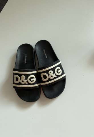https://www.vipluxury.sk/Dolce Gabbana šľapky 36