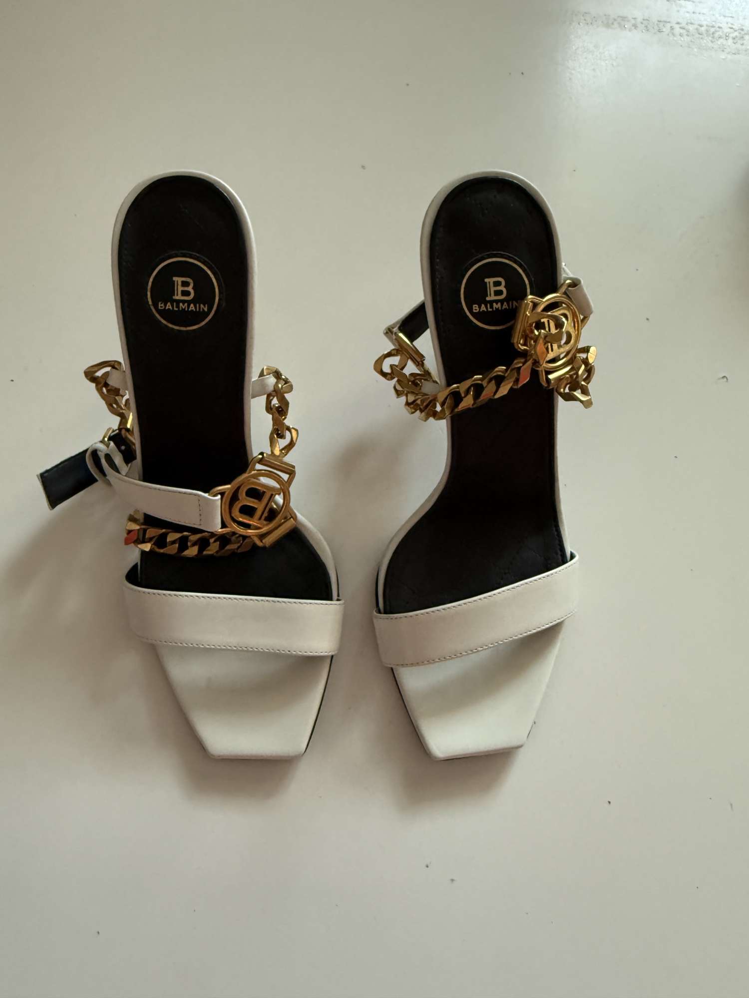 Balmain sandále 35