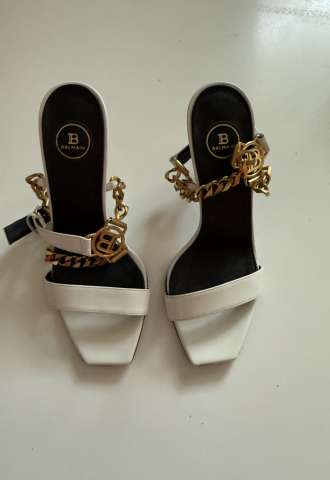 https://www.vipluxury.sk/Balmain sandále 35