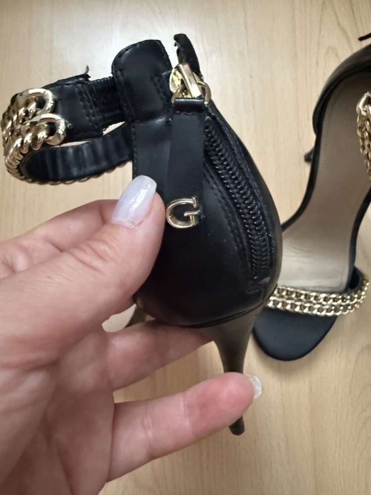 Guess sandálky 35