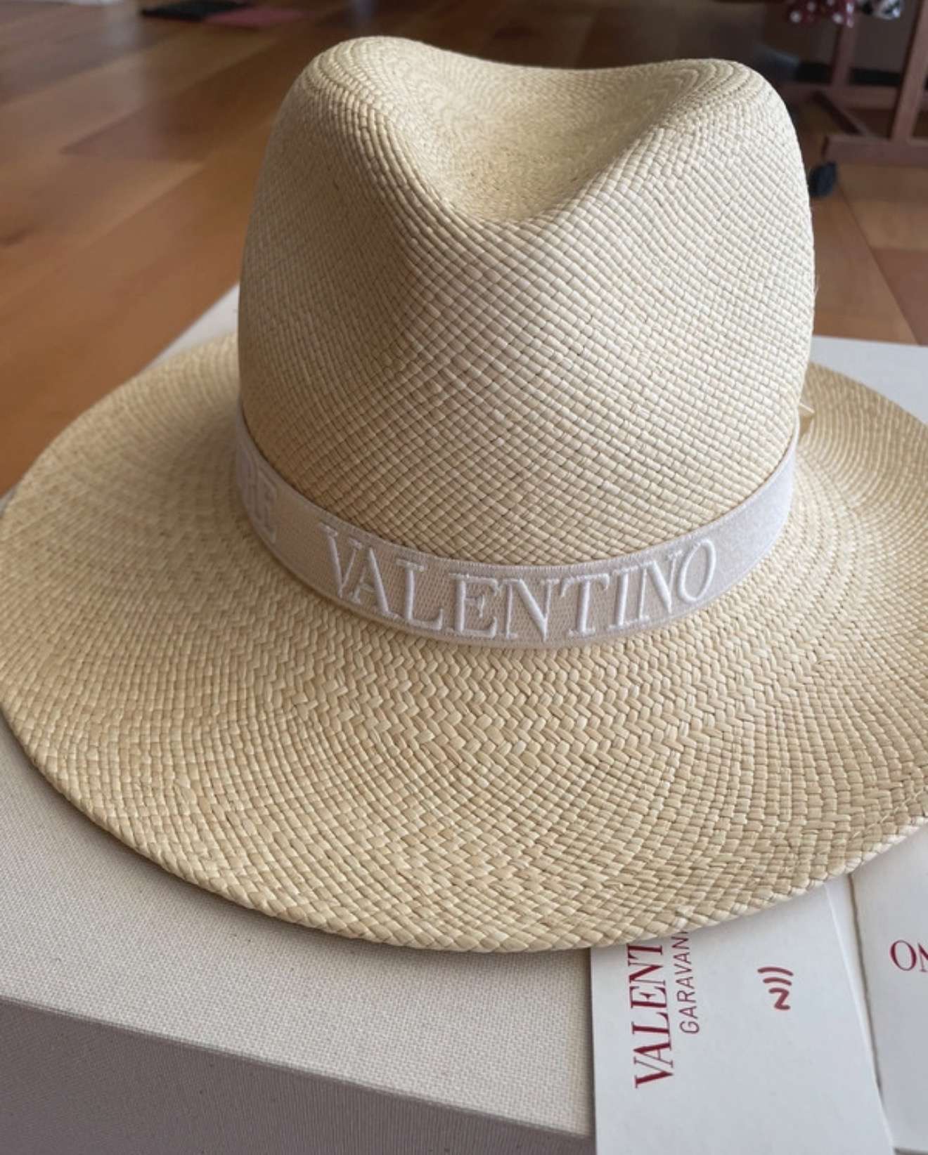 VALENTINO klobuk