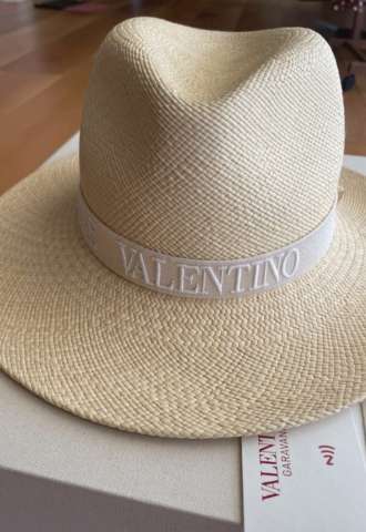 https://www.vipluxury.sk/VALENTINO klobuk