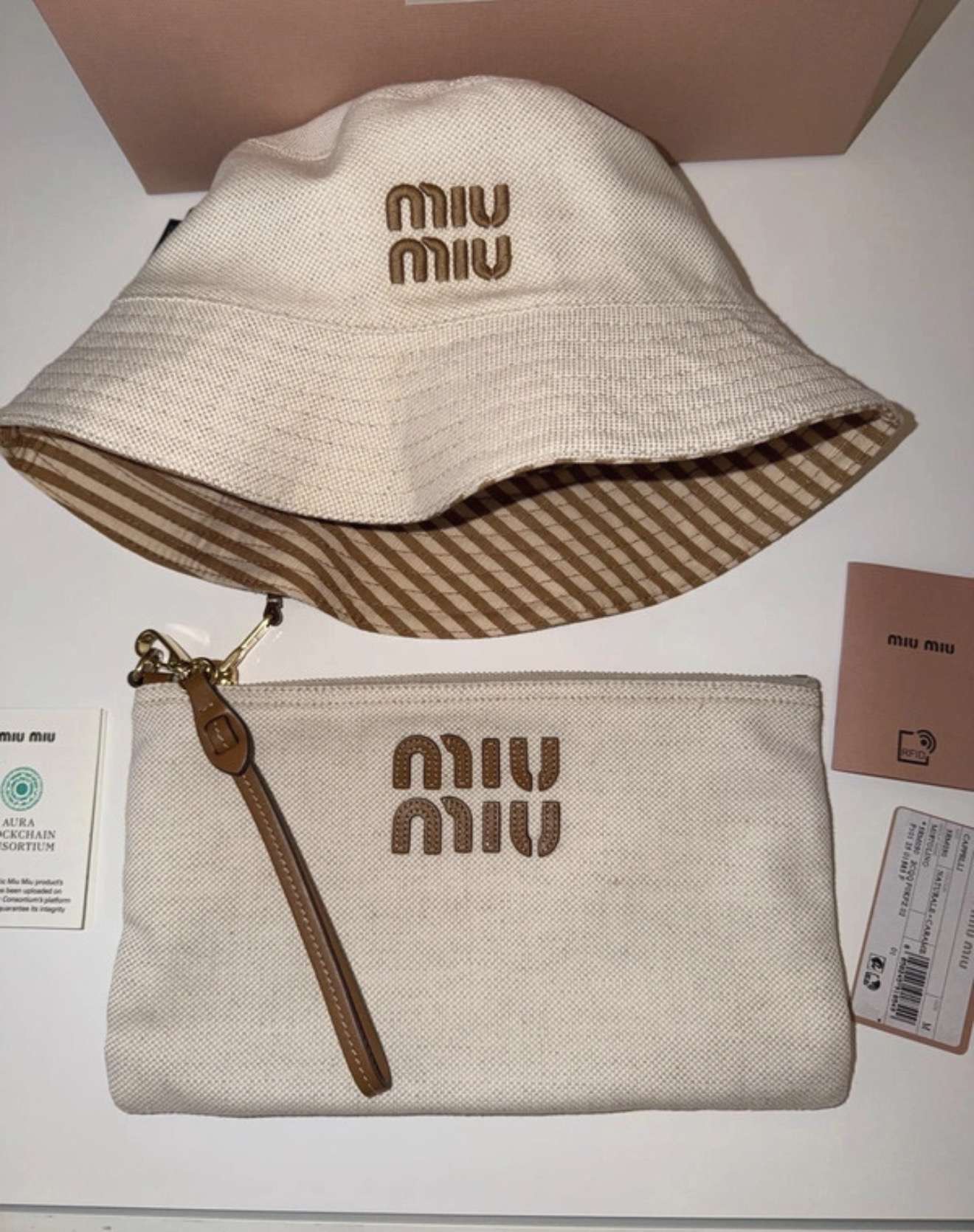Miu miu klobúk a mini clutch