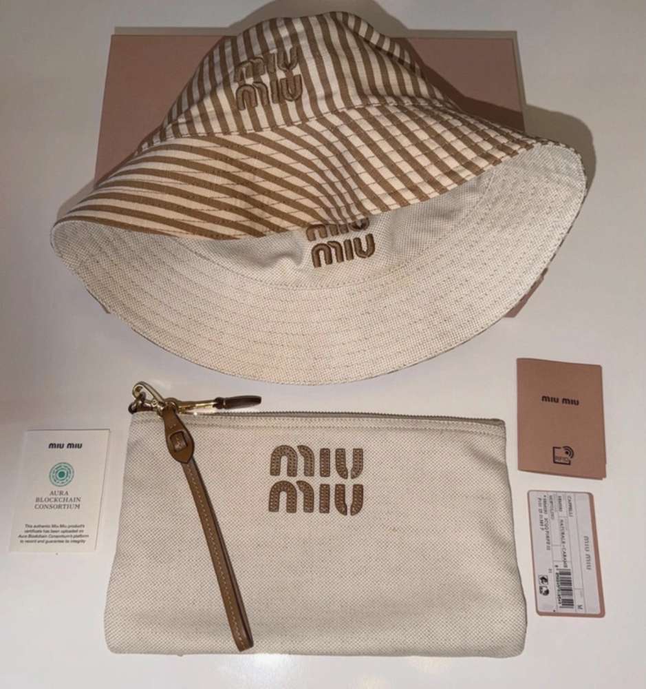 Miu miu klobúk a mini clutch