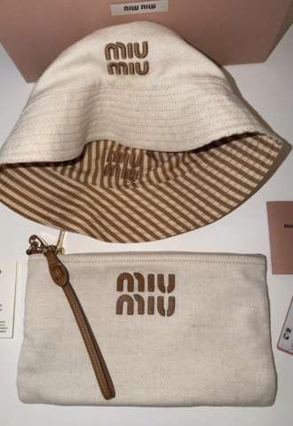 https://www.vipluxury.sk/Miu miu klobúk a mini clutch