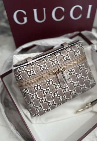 https://www.vipluxury.sk/Gucci vanity bag