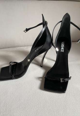 https://www.vipluxury.sk/Versace