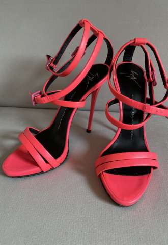 https://www.vipluxury.sk/Giuseppe Zanotti