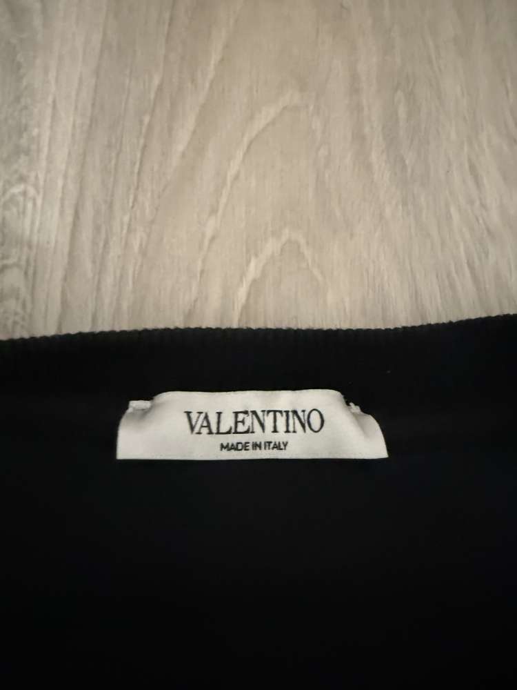 Valentino Mikina