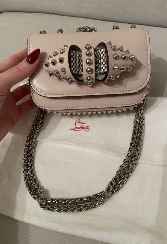 https://www.vipluxury.sk/Christian Louboutin Sweet charity mini bag