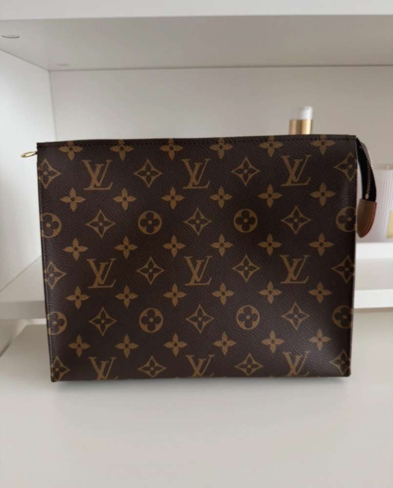 Louis Vuitton toiletka 26