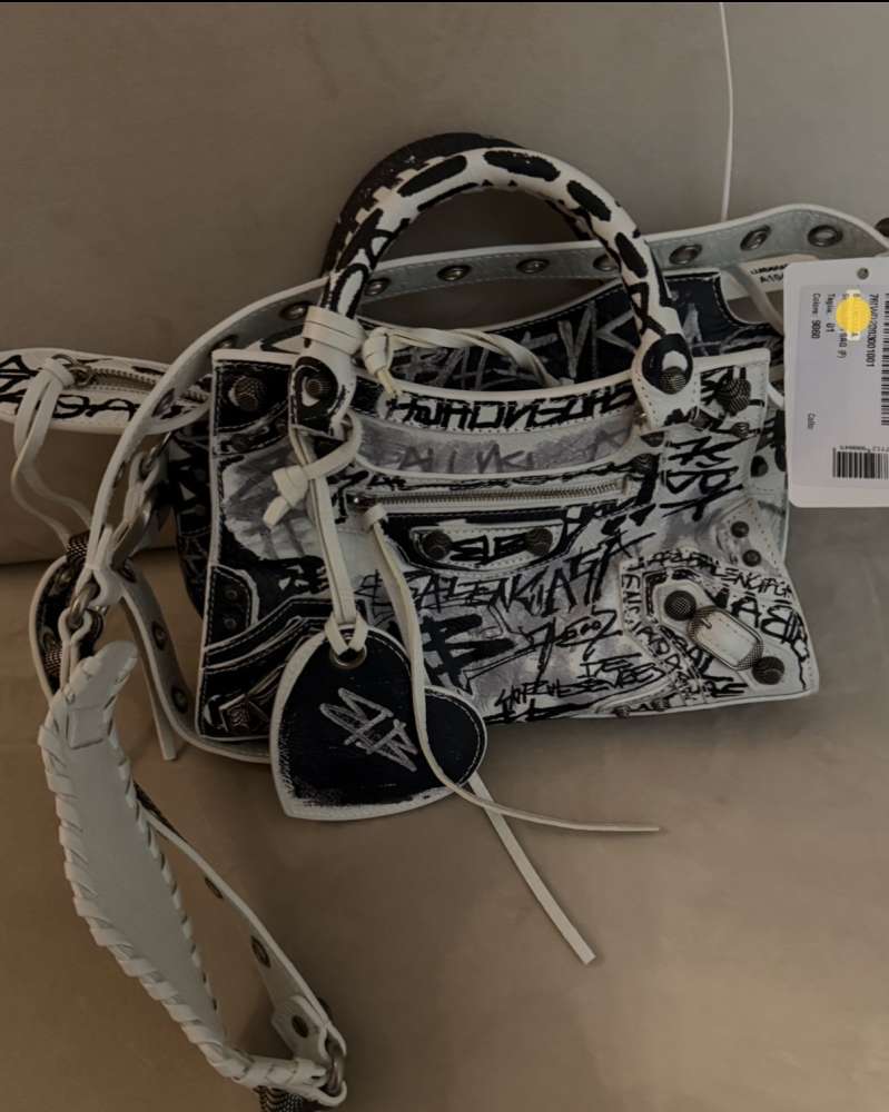 Malá Balenciaga