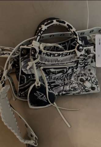 https://www.vipluxury.sk/Malá Balenciaga