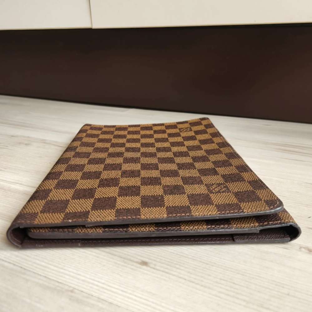 Louis Vuitton Cover
