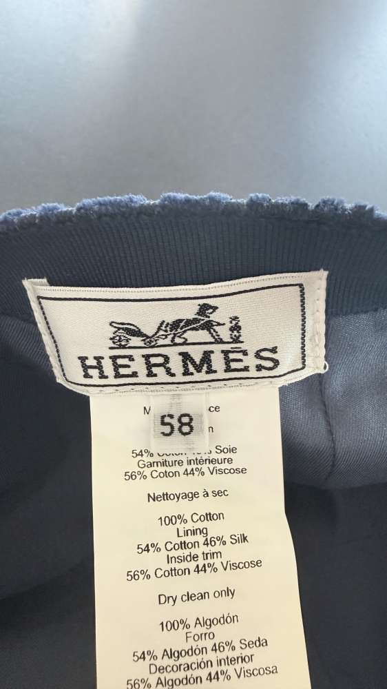 Hermès Cap Davis Velvet námornícka modrá s vzorom „H“