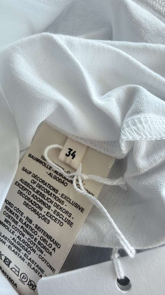 Vyšívané šaty Hermès s vreckom v tvare „H“
