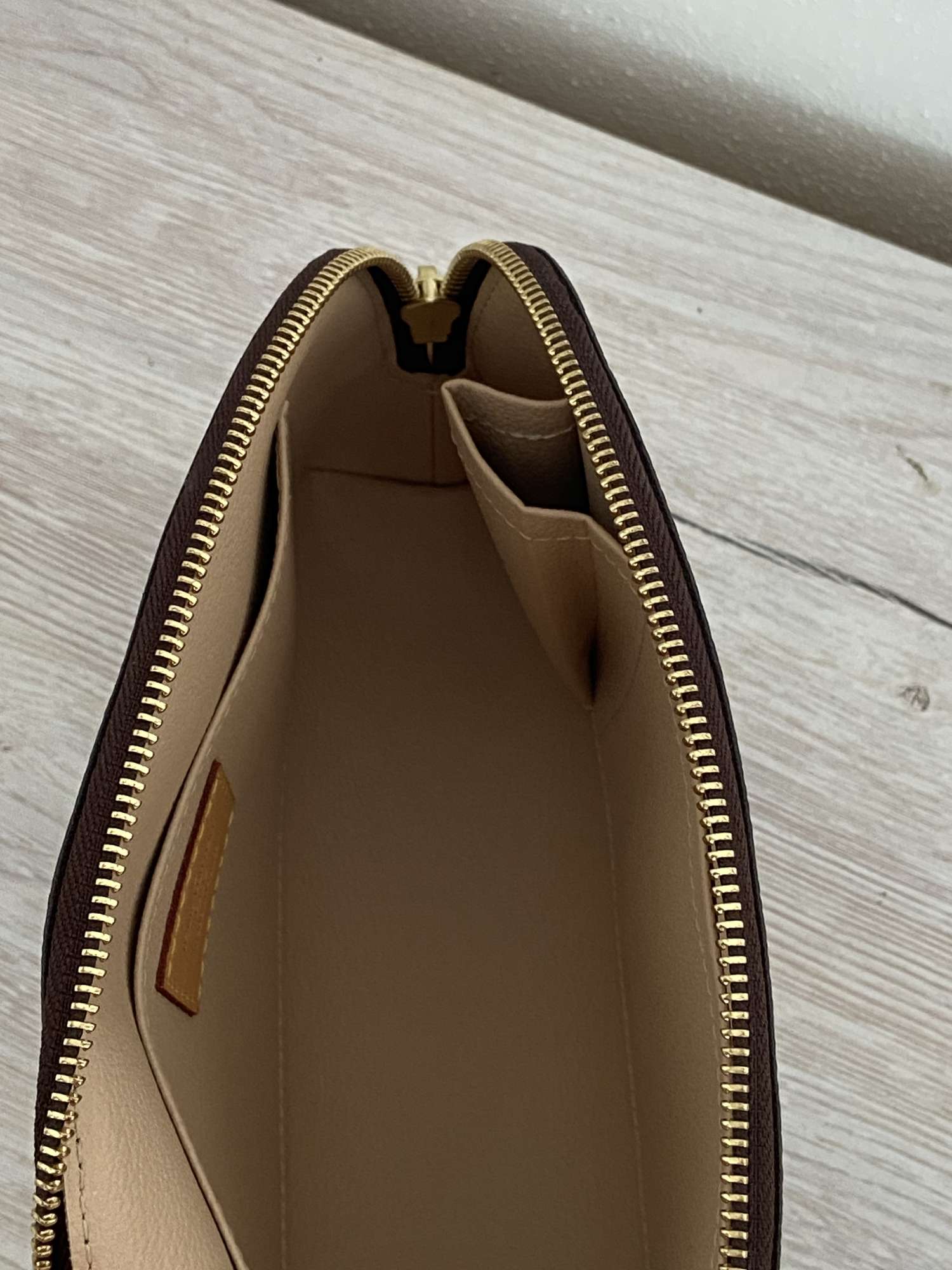 Louis Vuitton kozmeticka tasticka