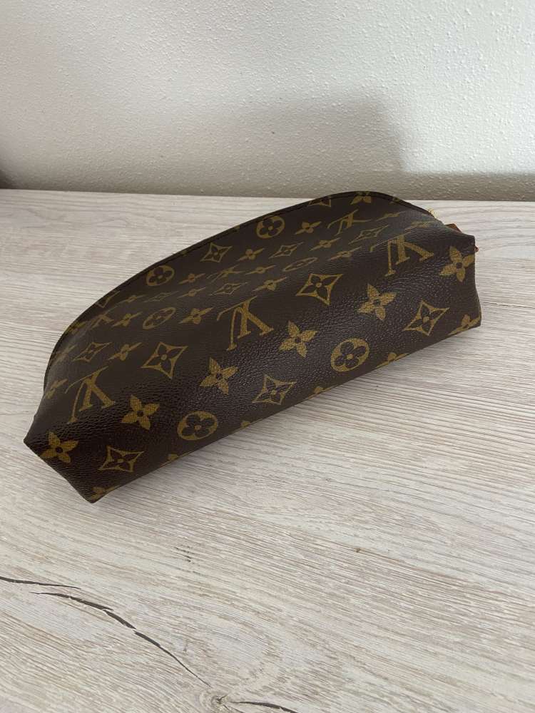 Louis Vuitton kozmeticka tasticka