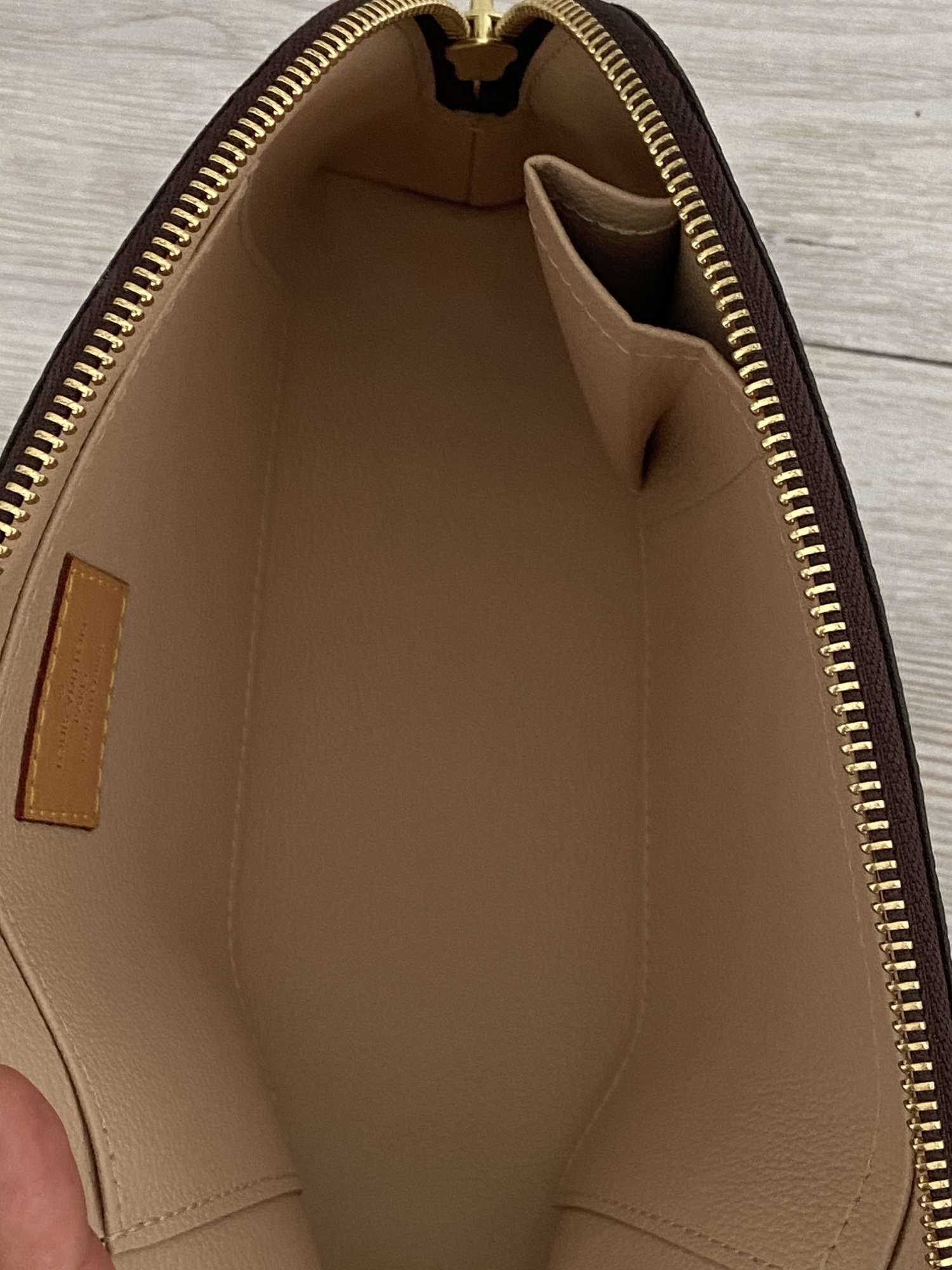 Louis Vuitton kozmeticka tasticka