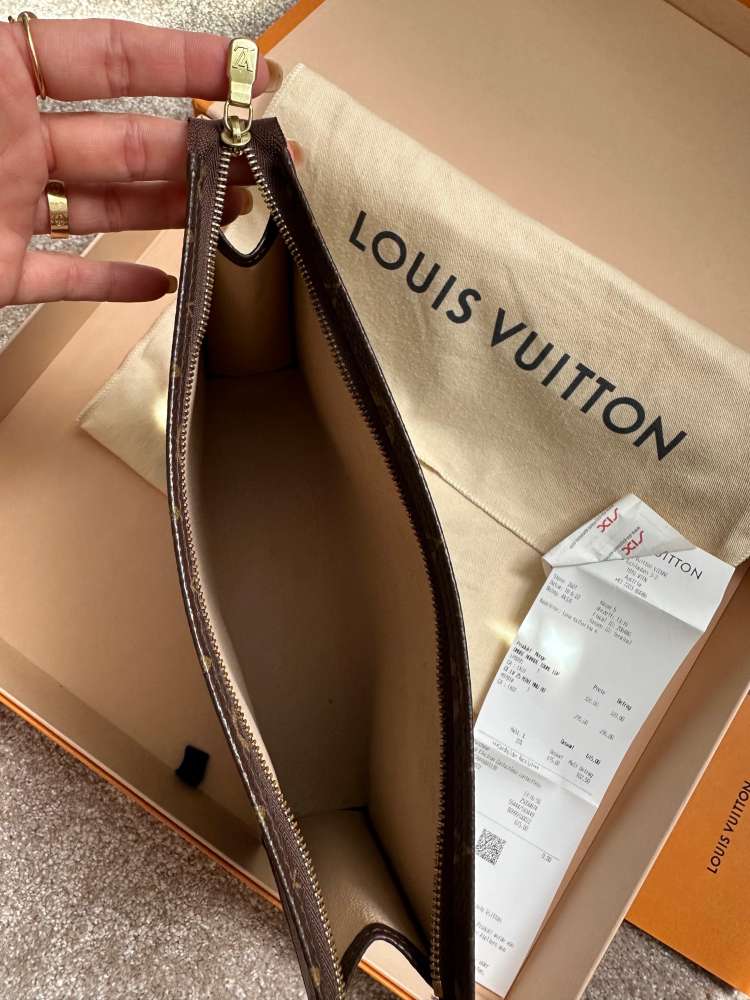 Louis vutitton pouch