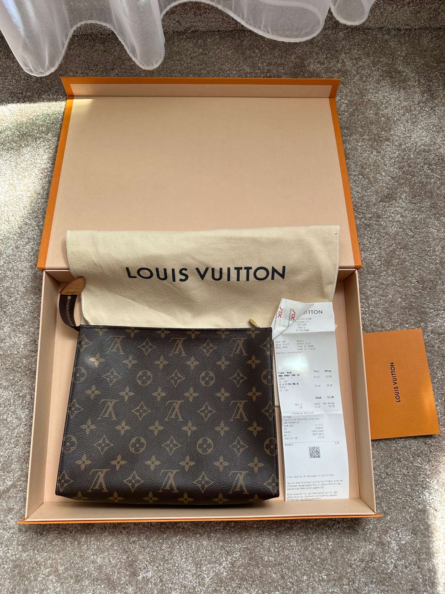 Louis vutitton pouch