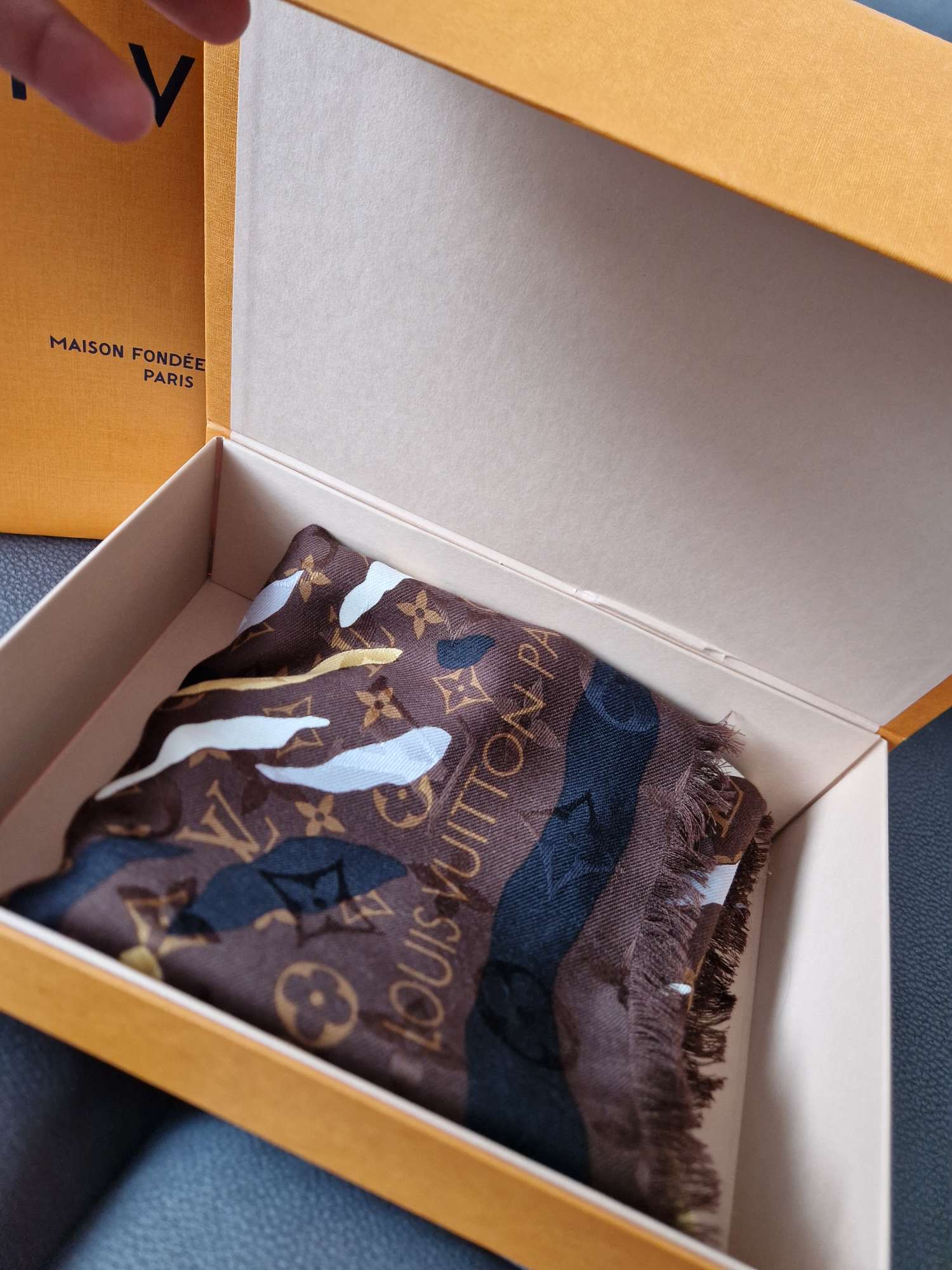 Louis Vuitton šatka LOL brown monogram silk