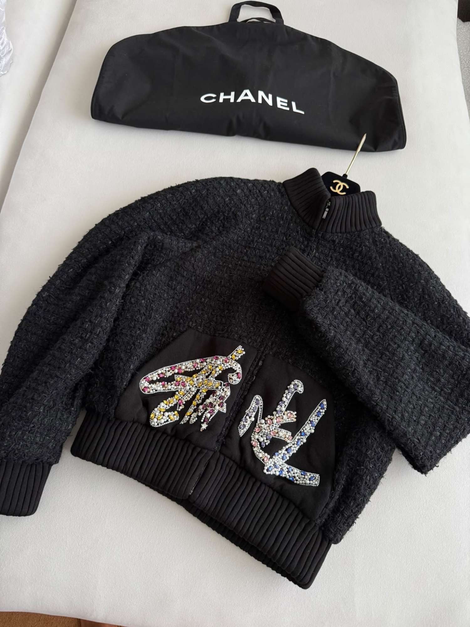 Chanel sveter