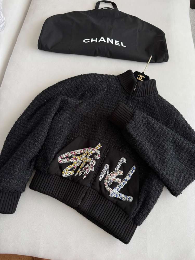 Chanel sveter