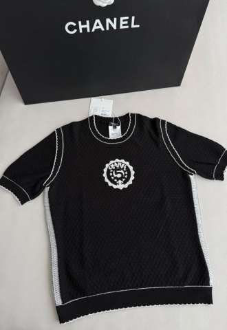 https://www.vipluxury.sk/Chanel svetrík