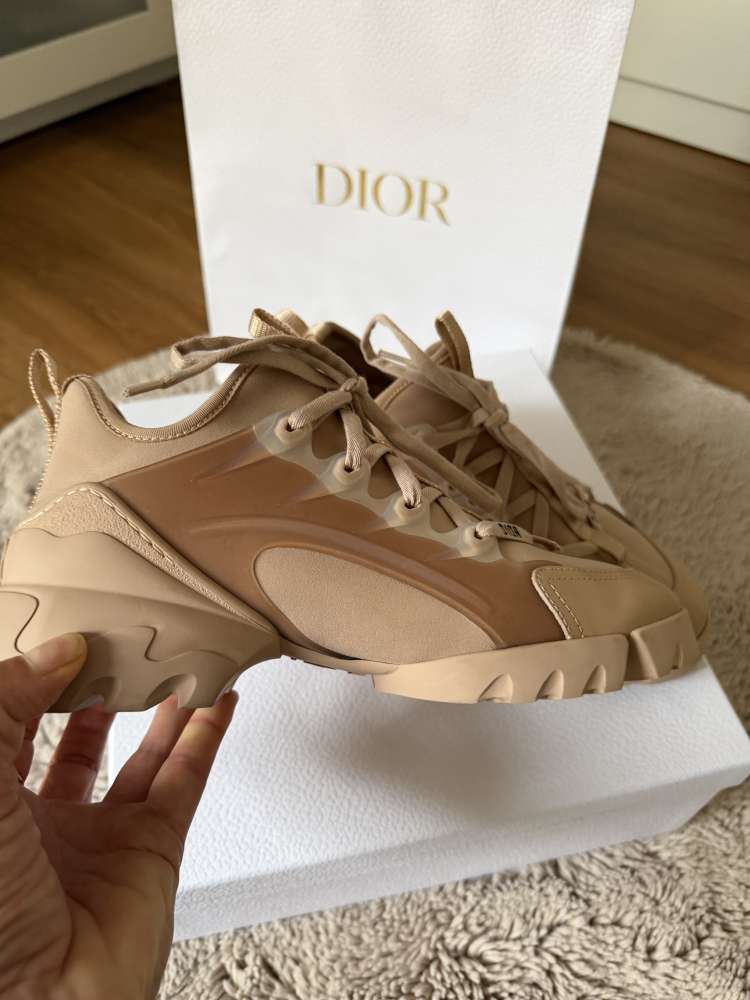Dior D-Connect